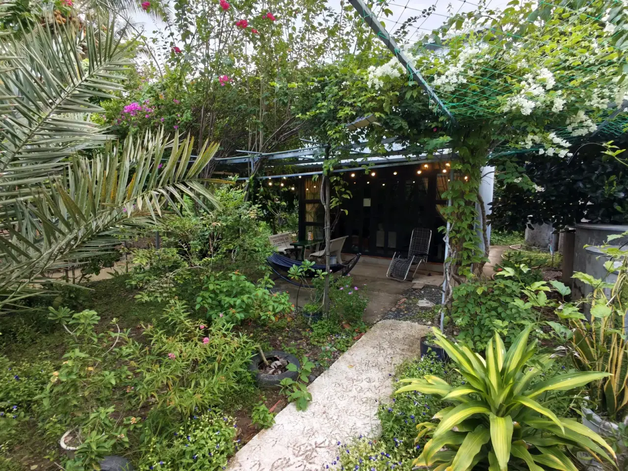 Duplex Cabin garden terrace at Coco Happy Farm